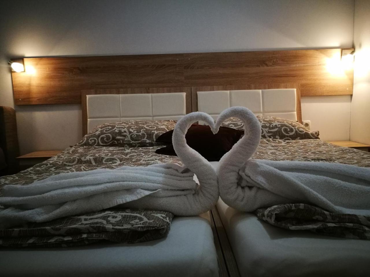 Rooms Aracic 斯拉沃尼亚布罗德 外观 照片