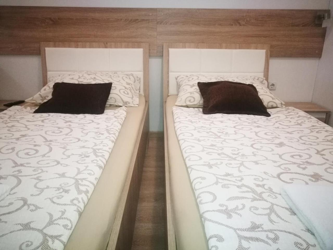 Rooms Aracic 斯拉沃尼亚布罗德 外观 照片
